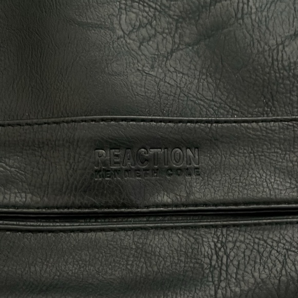 Kenneth Cole Computer/Tablet Bag - Picture 3 of 5